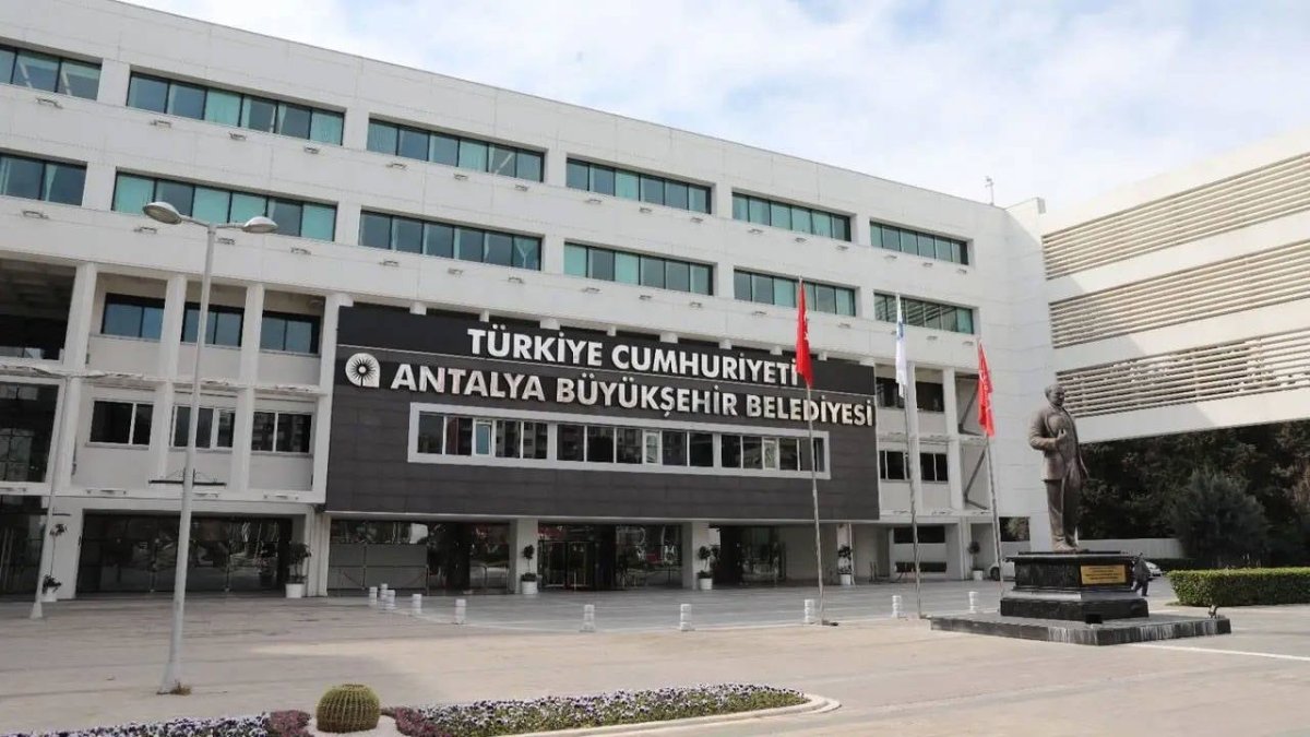 Antalya Büyükşehir Belediyesi'ne operasyon: 20 kişi hakkında gözaltı kararı