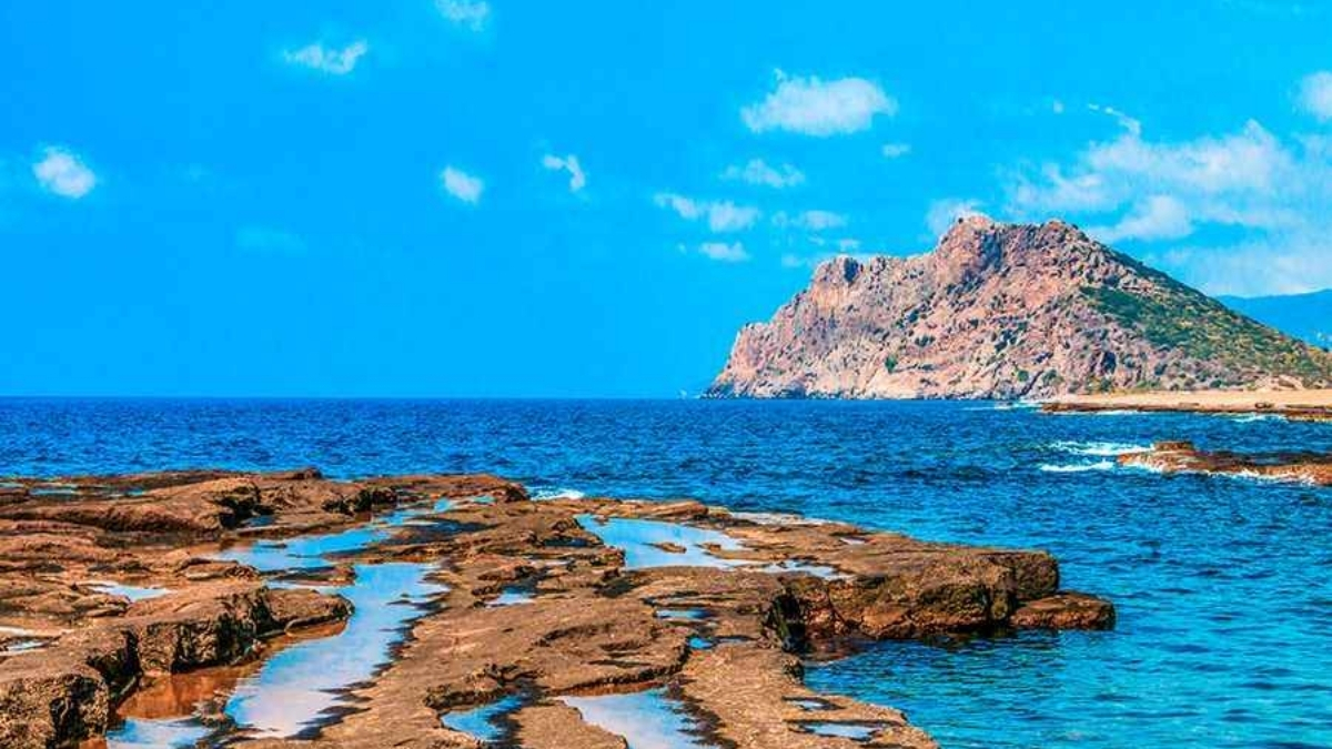 Doğal yollarla oluşan havuzlar, karayla birleşen kayalar! Burası Antalya’nın bilinmeyen yüzü: Turist akınına uğruyor