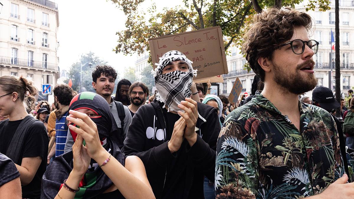 Fransa'da Macron karşıtları sokağa indi