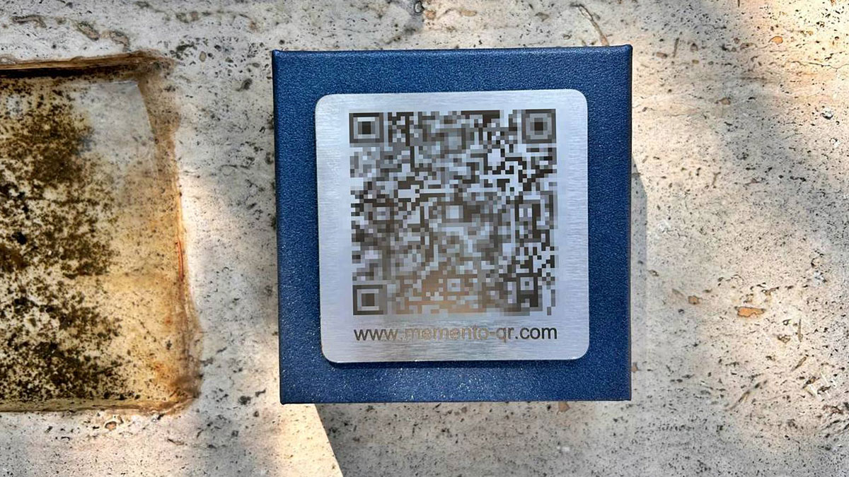 Mezar taşlarında gizemli kare kodlar! Bakın ne işe yarıyor...