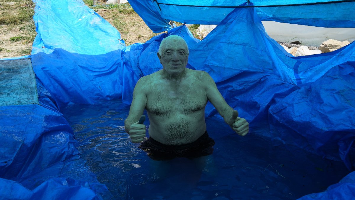 65 yaşında kendi aqua parkını kendi yaptı! Herkes kafası gitti dedi ama yaz sıcağında kendine eğlence yarattı