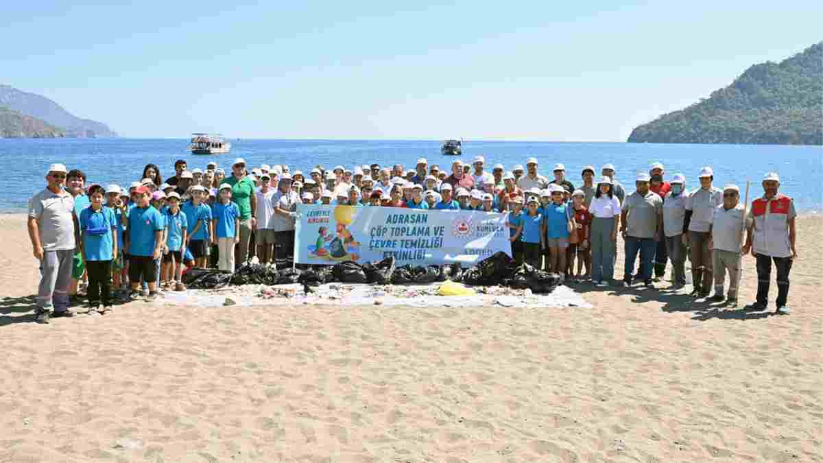 Adrasan Plajı’nda çevre temizliği etkinliği düzenlendi