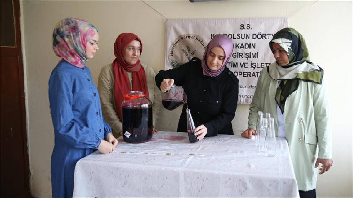 Kooperatif bir araya getirdi, üretime geçildi: Kadın elinden 16 çeşit: Hepsinin gelir kaynağı…