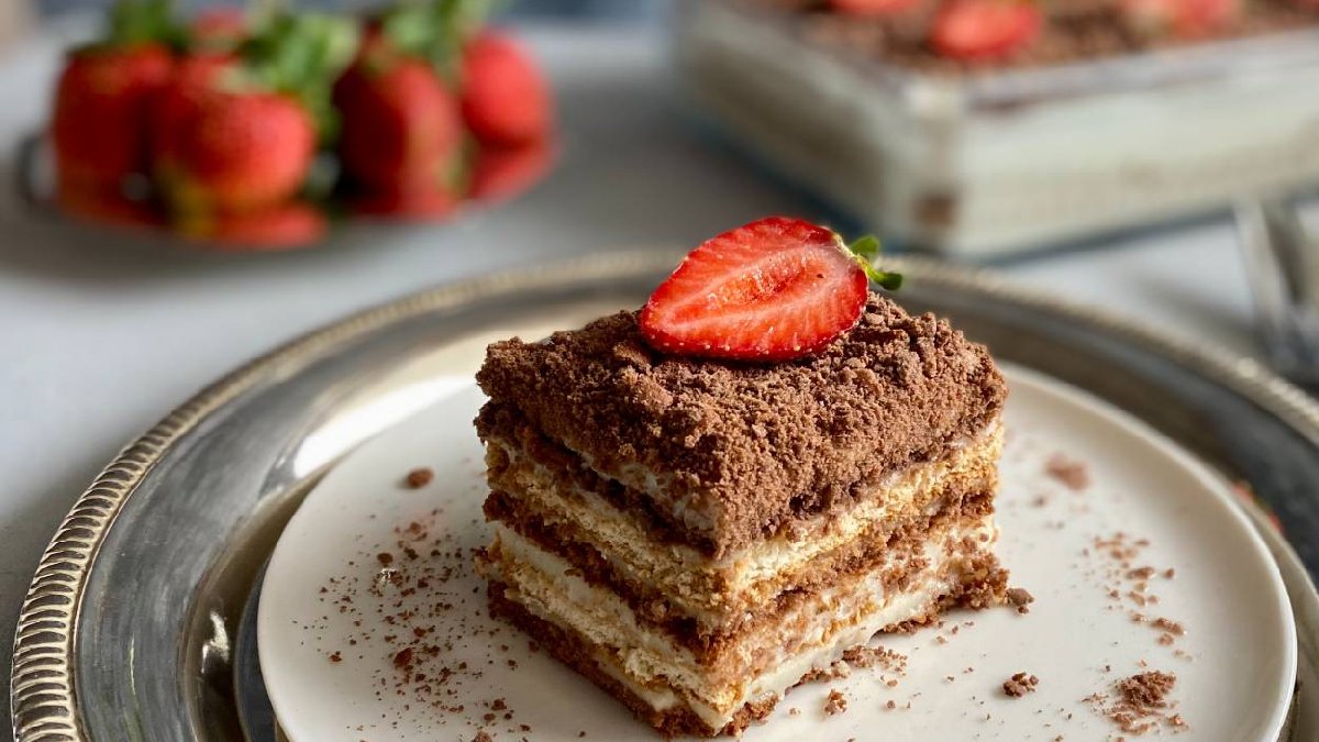 Pastaneye gitmeye gerek yok, fırın kullanmaya da gerek yok! İşte yalancı pasta tarifi…