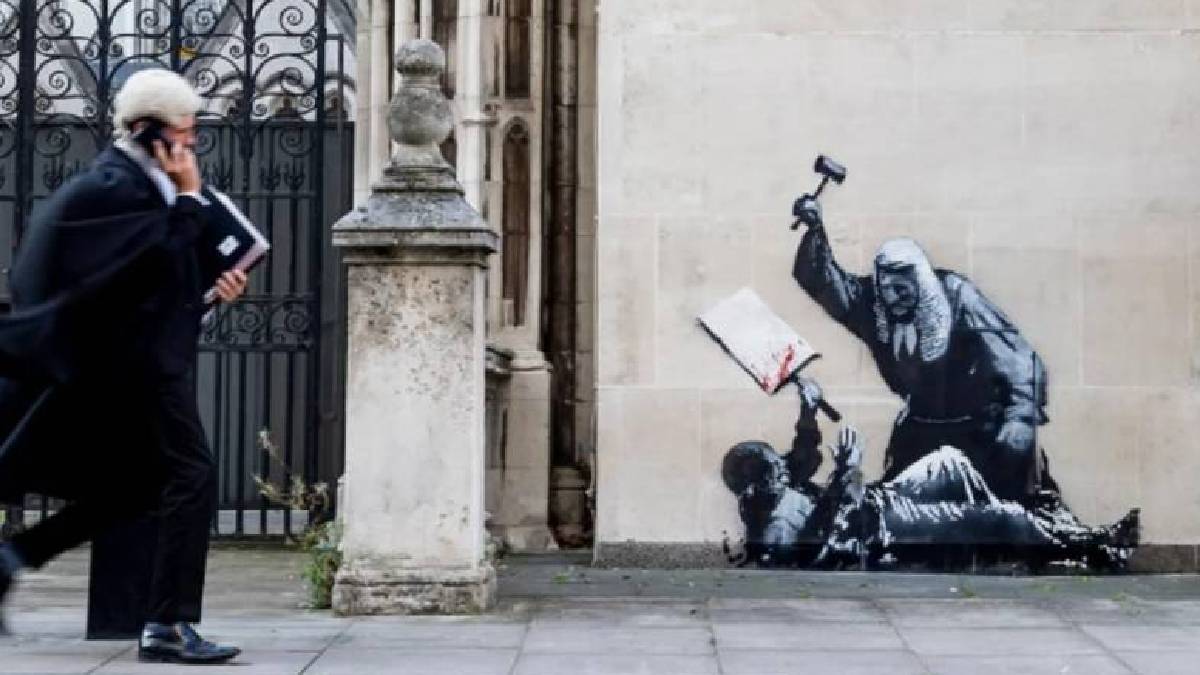 Kraliyet Adalet Sarayı duvarındaki eser söküldü: Banksy’ye soruşturma