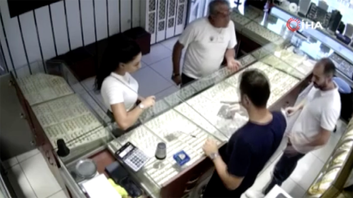 Arkadaşının hesabından 780 bin TL çaldı, kuyumcudan altın aldı! O anlar kamerada