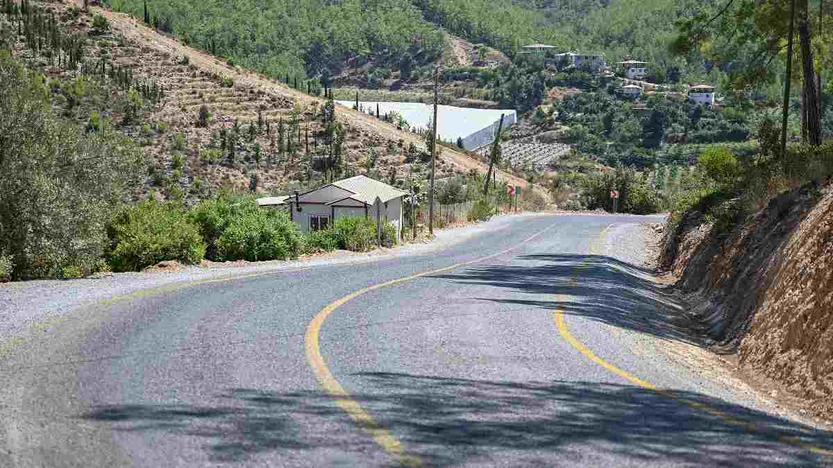 Büyükşehir’le Anamur’un grup yolları Avrupa standardına yükseldi