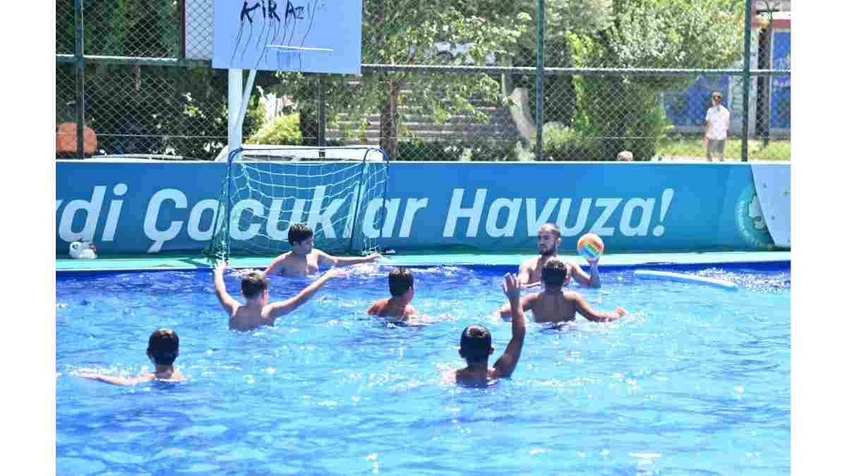 6 binden fazla öğrenci yazı havuzlarda geçirdi