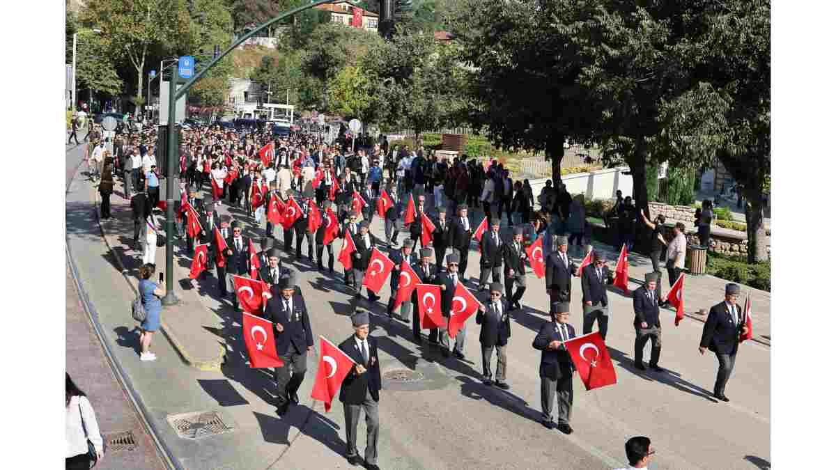 Bursa’nın Yunan işgalinden kurtuluşunun 103. yıl dönümü kapsamında kortej yürüyüşü yapıldı