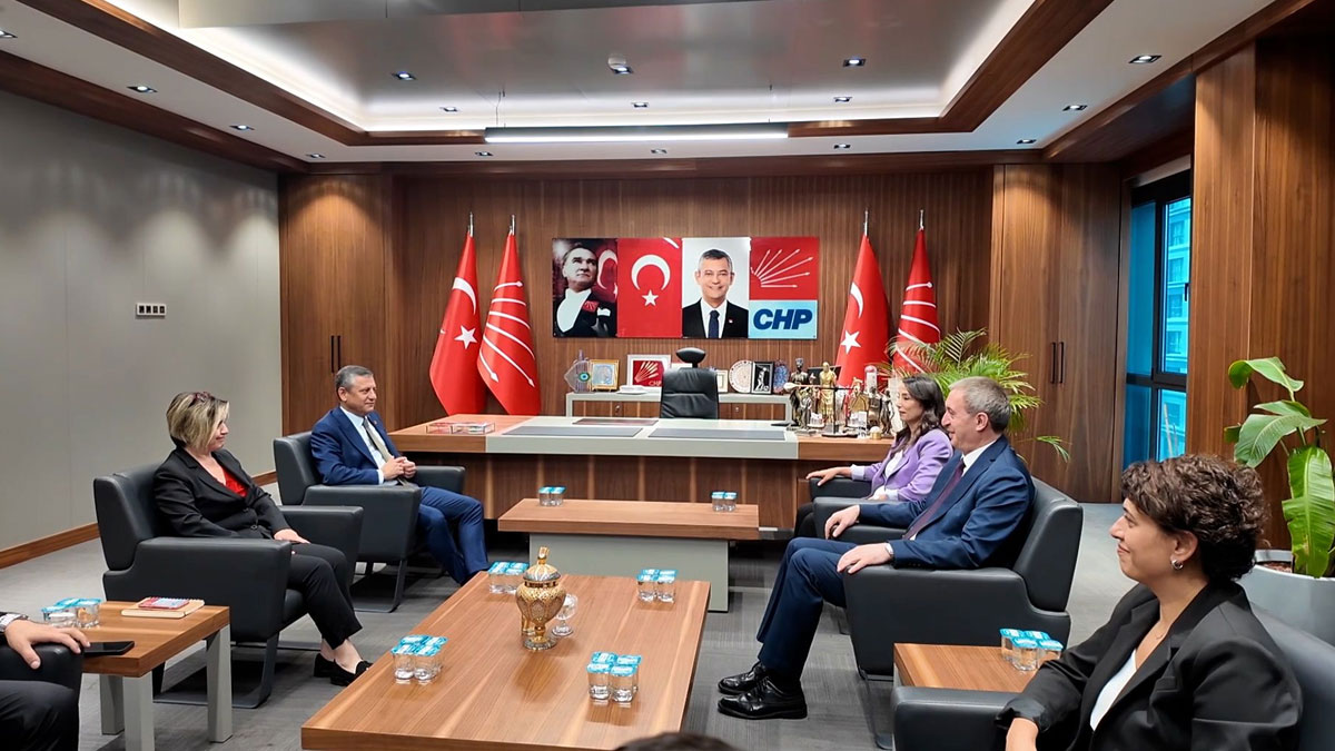 DEM Parti Eş Genel Başkanları, Özel'in İstanbul'daki ofisinde