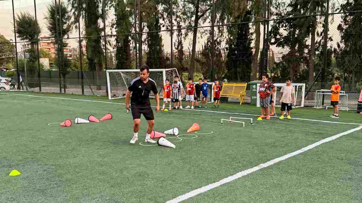 Başkan Yetişkin ile geleceğin futbolcuları Efeler’de yetişiyor