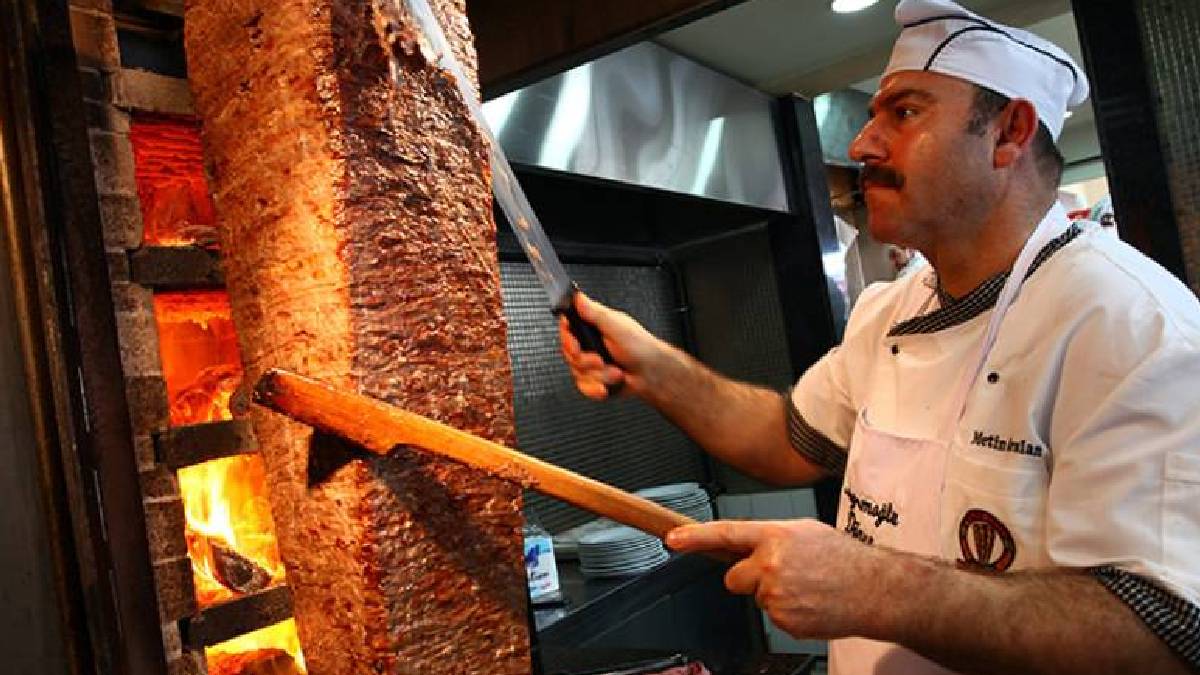Fransa’nın kebap yasağı Adanalıları kızdırdı: Biz olmasak ne yiyecekler?