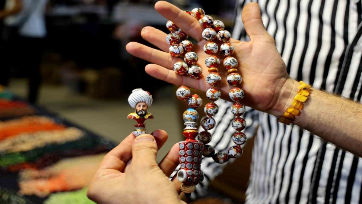 Padişahlar tespihlere sığdı, görenler tasarımlara hayran kaldı! Padişah portreli tespihler görücüye çıktı