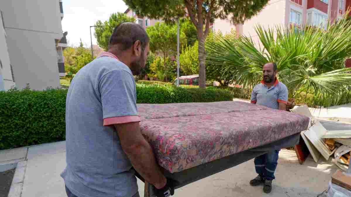 Gaziemir Belediyesi’nden mobilya atıklarına kalıcı çözüm