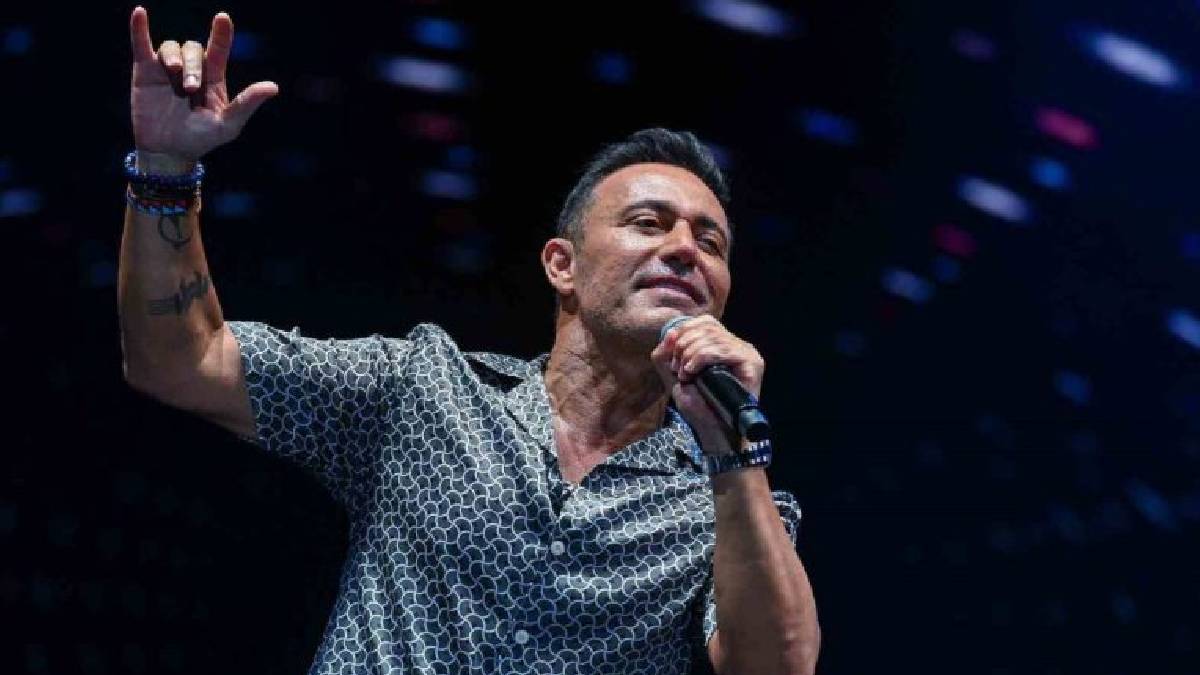 Mustafa Sandal İzmir konserinde sözleri için özür diledi