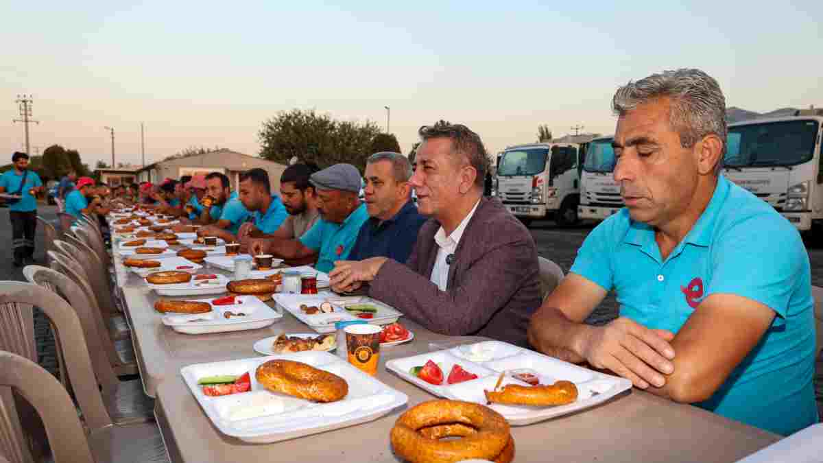 Başkan Yetişkin mesai arkadaşlarıyla kahvaltıda buluştu