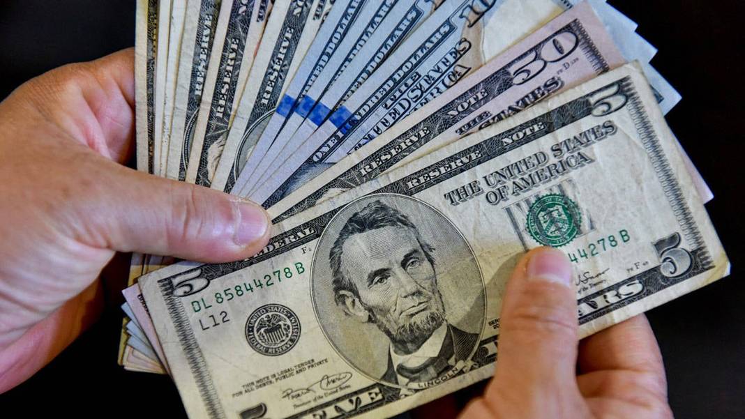 Cari açık beklentilerin üzerinde fazla verdi