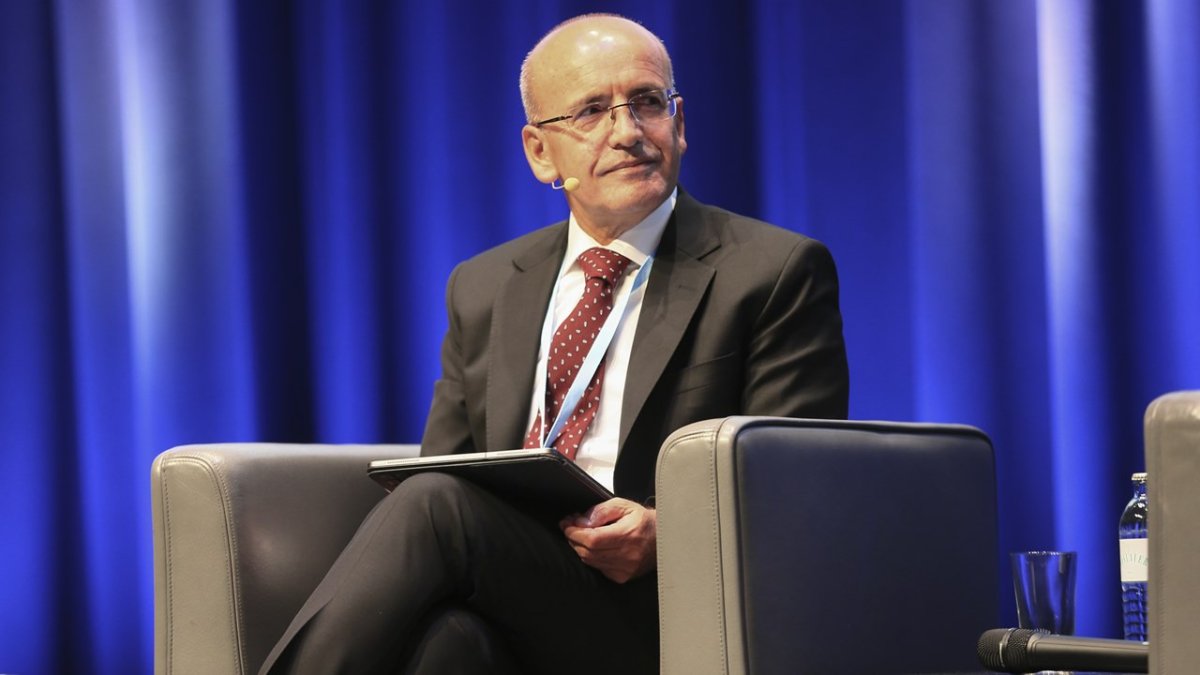 Şimşek’ten gençlere uyarı: Teknolojiye hakim olun, dijital bağımlı olmayın