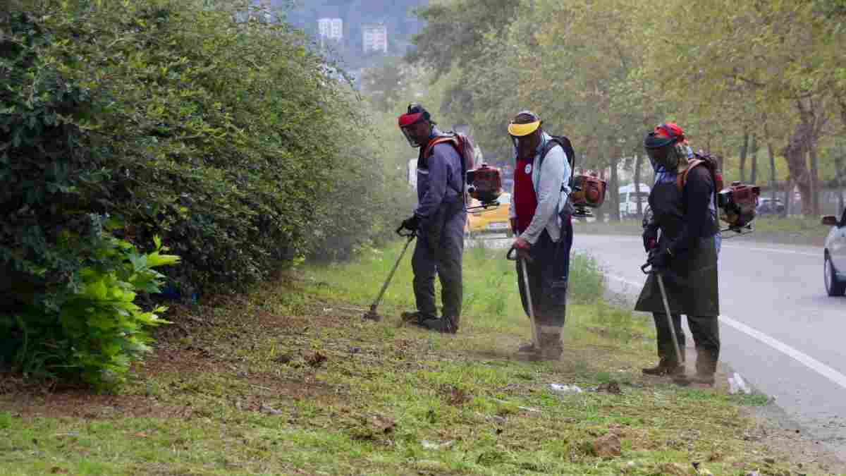 Belediye şehir genelinde çalışmalarını sürdürüyor