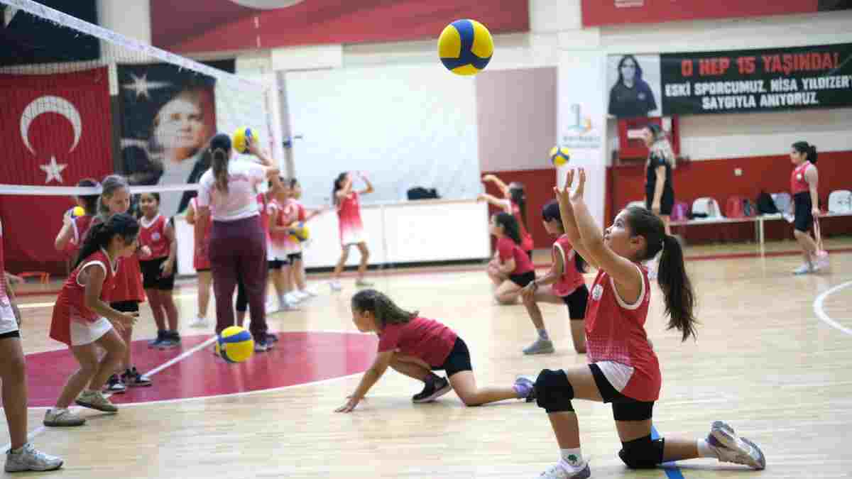 Bayraklı’da 3 Bin 500 kişi yaz spor okullarında buluştu