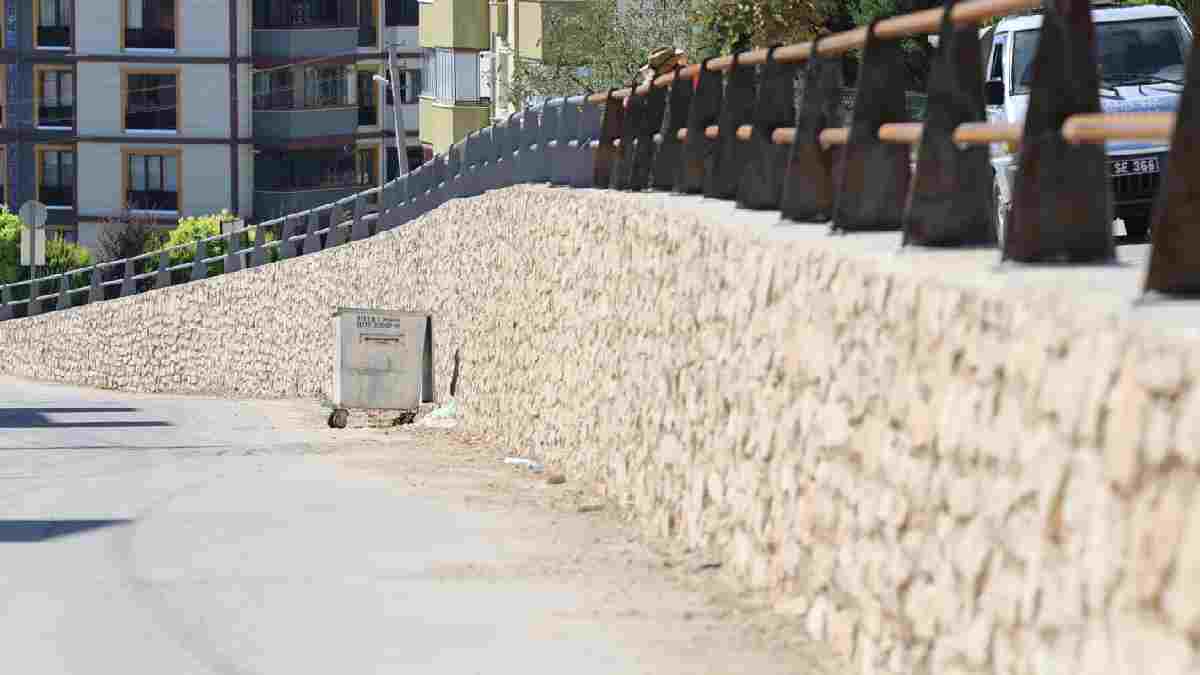 Safranbolu’da 140 metrelik taş duvar ve korkuluk yapıldı