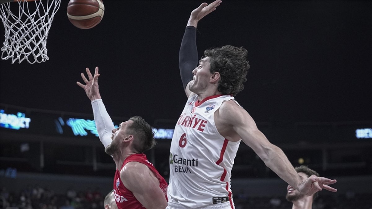 A Milli Basketbol Takımı finalde: Yunanistan'ı hezimete uğrattık