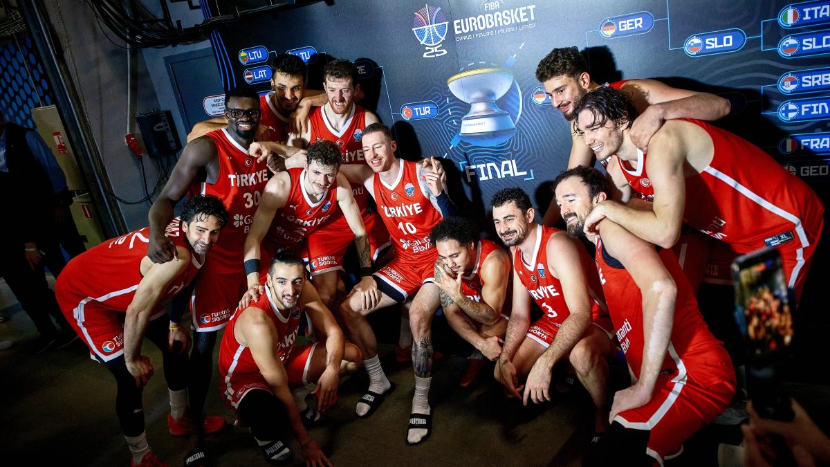 A Milli Erkek Basketbol Takımımız bir ilki başardı: Tarihi seri