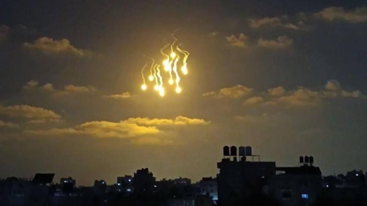 İsrail, Gazze'de binaları hedef aldı: Sivil yerleşim yerleri peş peşe bombalandı