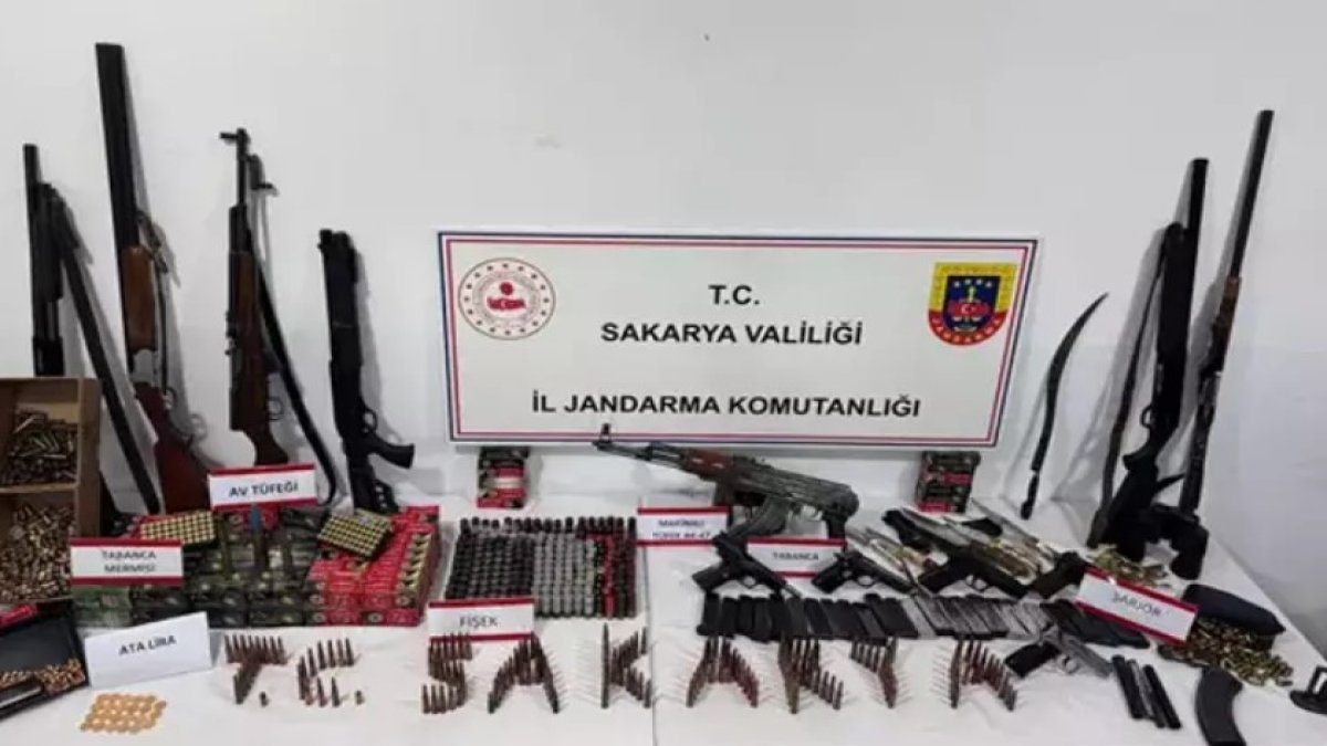 Sakarya'da evden cephanelik çıktı: Uzun namlulu silah ve mermiler ele geçirildi