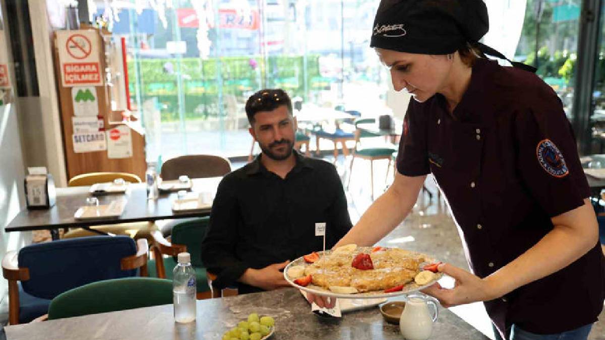 Bildiğiniz katmerleri unutun: Bal, tahin, ceviz, fıstık… O yaptı, bu lezzet bir anda patladı!