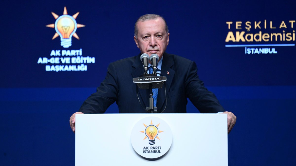 Erdoğan, AK Parti'ye yeni katılımları duyurdu: 'İstanbul'u fetret devrinden kurtaracağız'