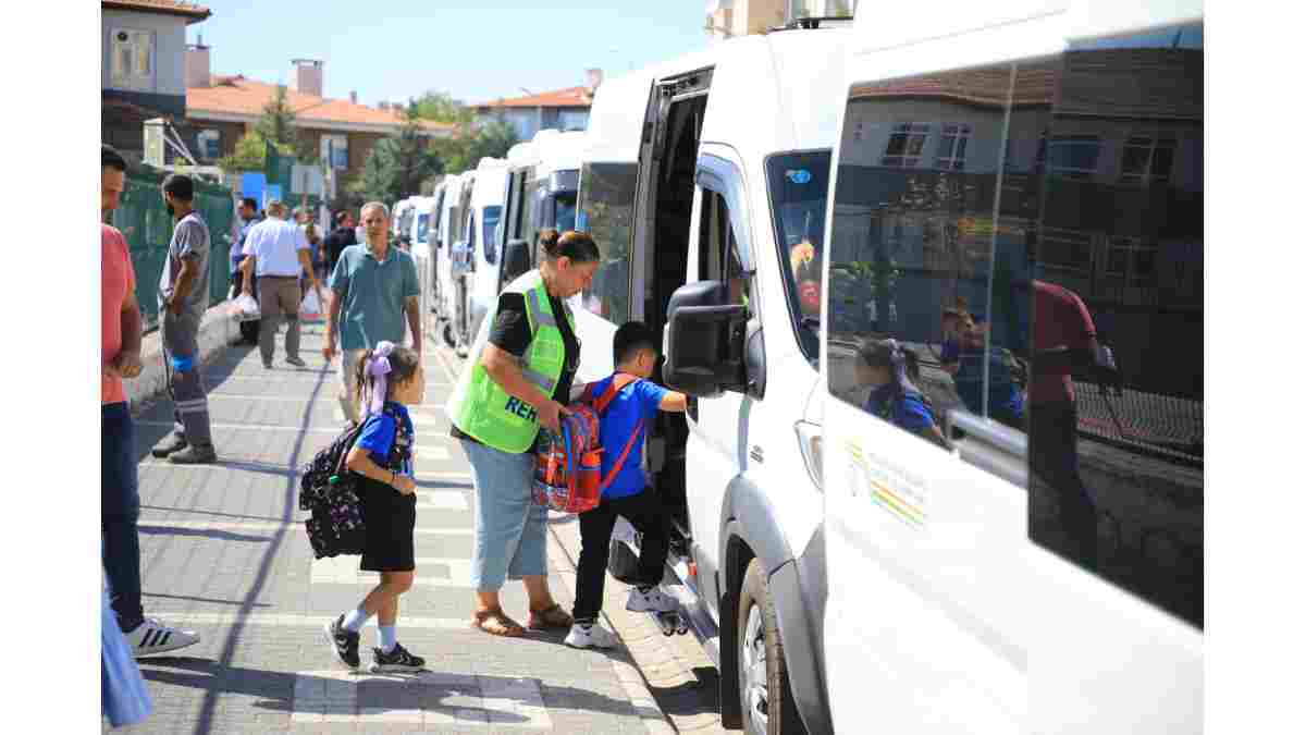 Büyükşehir’den öğrenciler için güvenli ve konforlu ulaşım