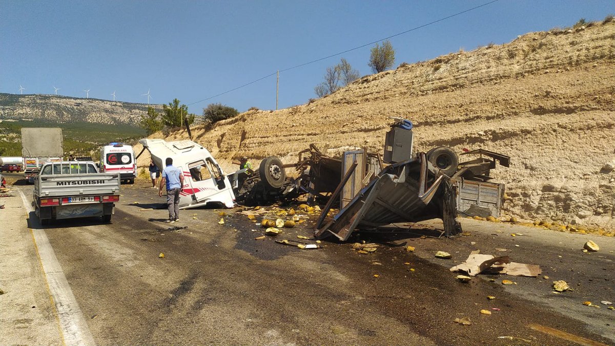 Mersin'de ölüm virajında feci kaza: 3 ölü, 6 yaralı