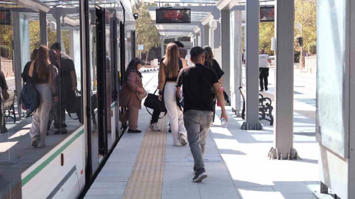 Belediyeden bölgeye nefes aldıran yenilik: Tramvay hattı şimdiden çok sevildi: Günde 20.000 yolcu hedefleniyor