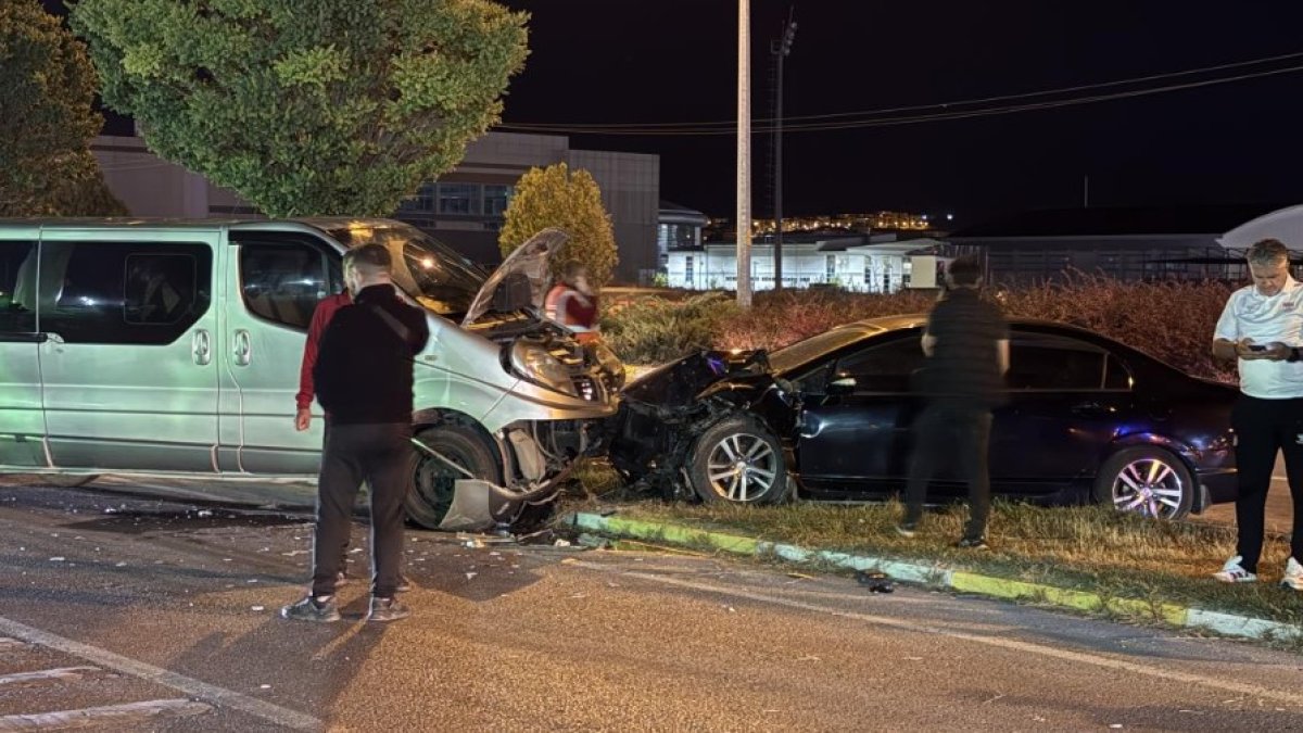Sivasspor altyapı oyuncularını taşıyan araç kaza yaptı: 5 yaralı
