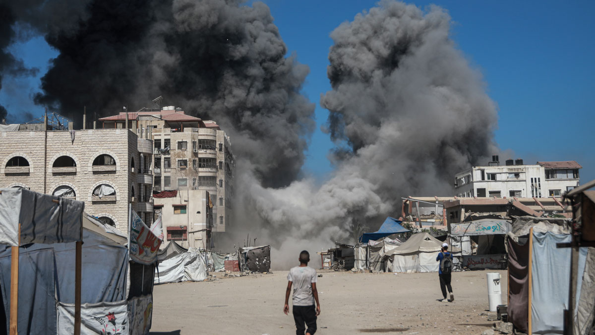 İsrail ordusu, Gazze'de çok katlı bir binayı daha vurdu