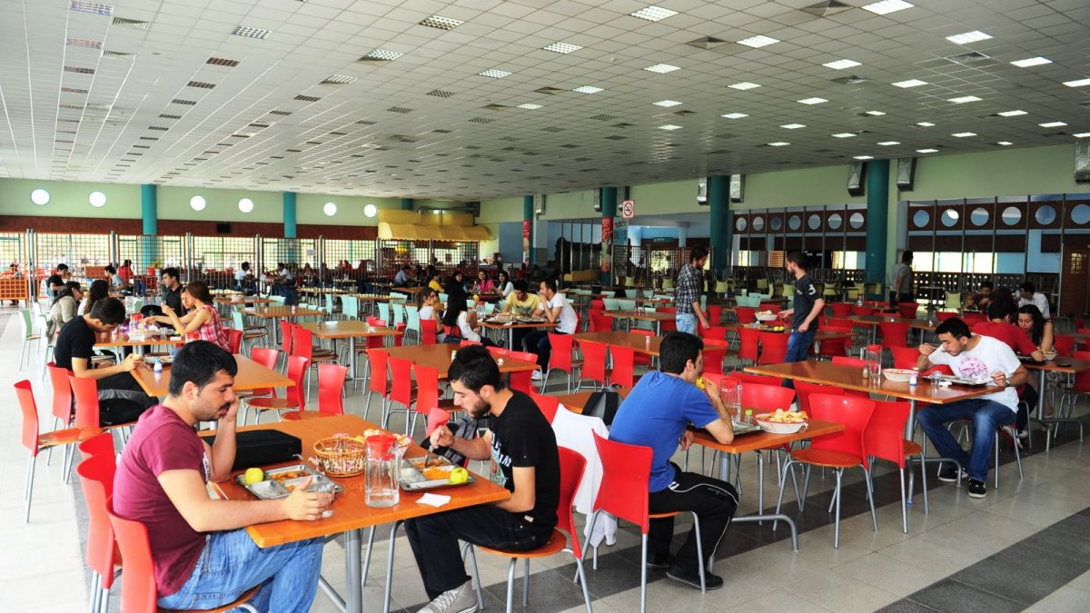 Kantinlerinde fiyatlar uçuşa geçti: Bir öğün yemek öğrenciler için lüks oldu