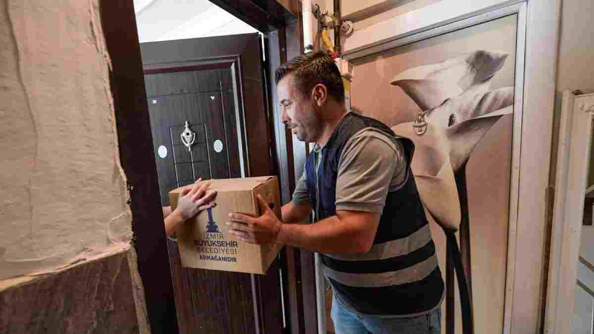 Büyükşehir ihtiyaç sahiplerine bir “alo” kadar yakın... O ilimizde 2025 yılında 90 bin gıda destek paketi verildi
