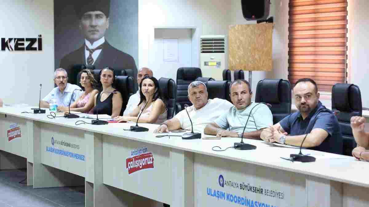 Antalya’da toplu ulaşım şoförlerine hizmet içi eğitimler başladı