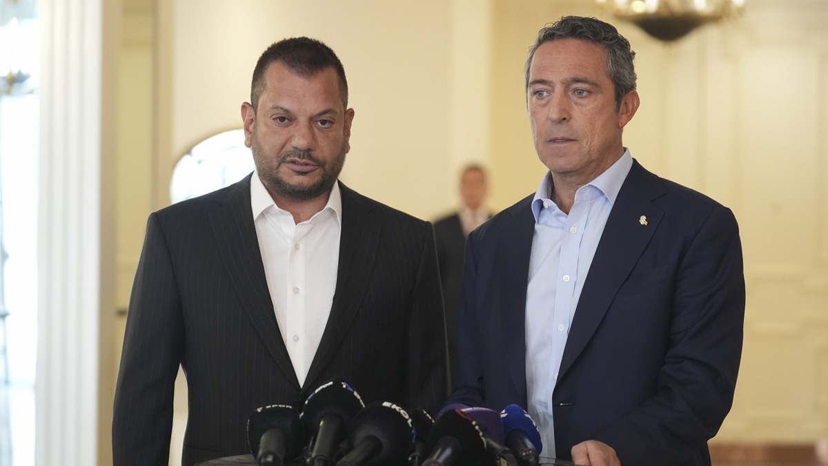 Ertuğrul Doğan'dan Ali Koç'a sert yanıt: Kirlettiğiniz şampiyonluk kupamız orada oldukça yüzünüz gülmeyecek