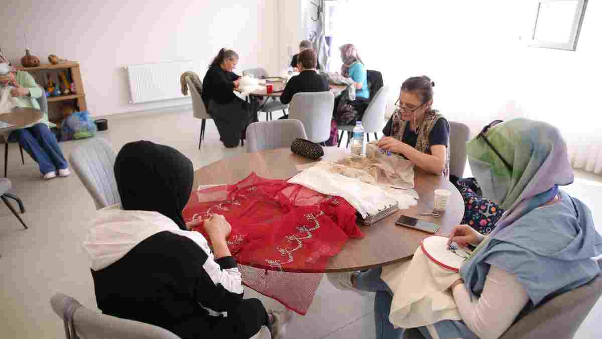 Aktif Yaş Alma Merkezleri'nde yeni dönem kurs kayıtları başladı