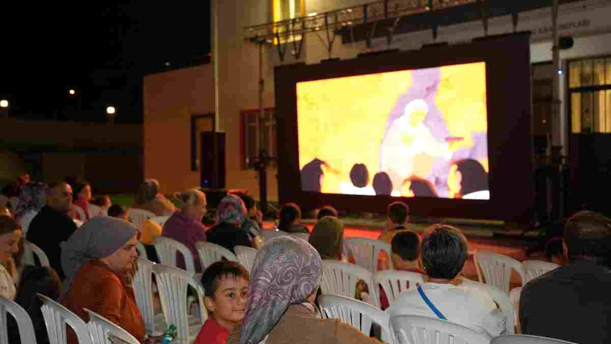 Çorlu Belediyesi Açık Hava Sinema Günleri “Ayı Kardeş” filmiyle sona erdi