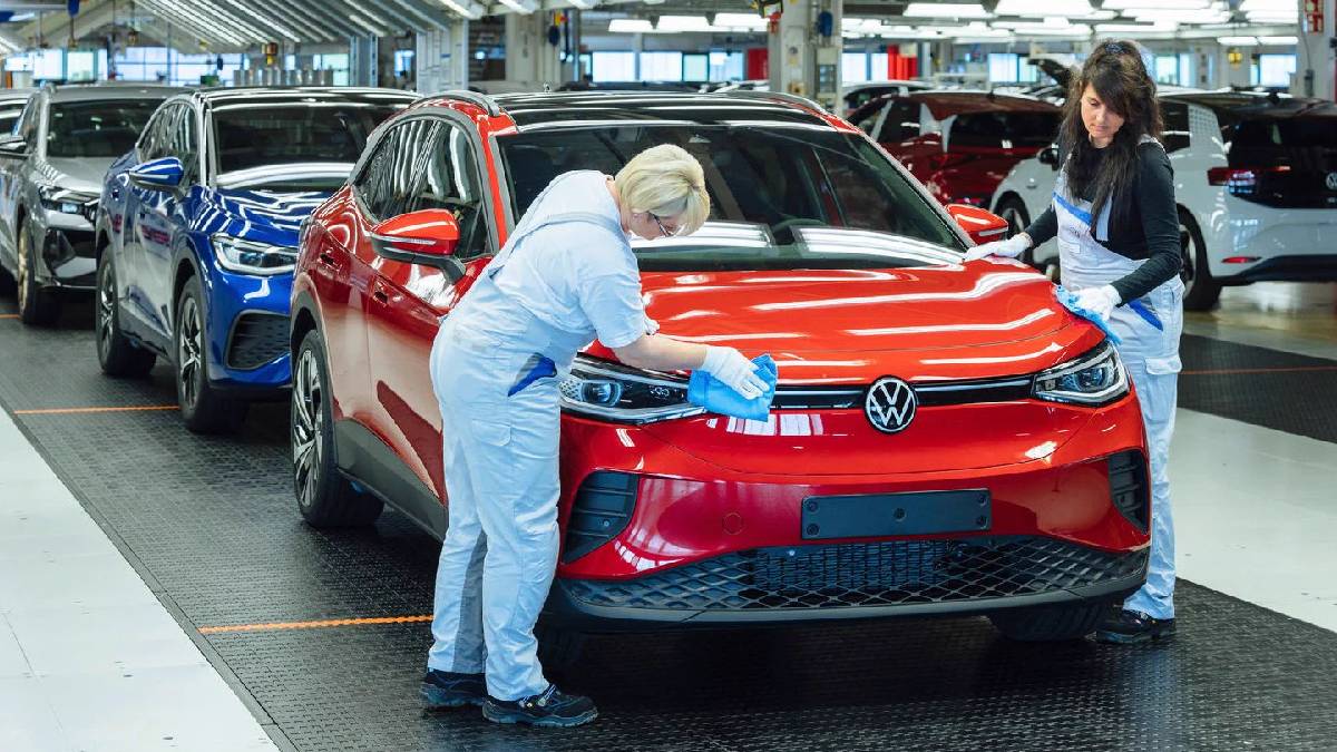 Volkswagen'de bir devrin sonu! Alman devi de şasiyi değiştiriyor