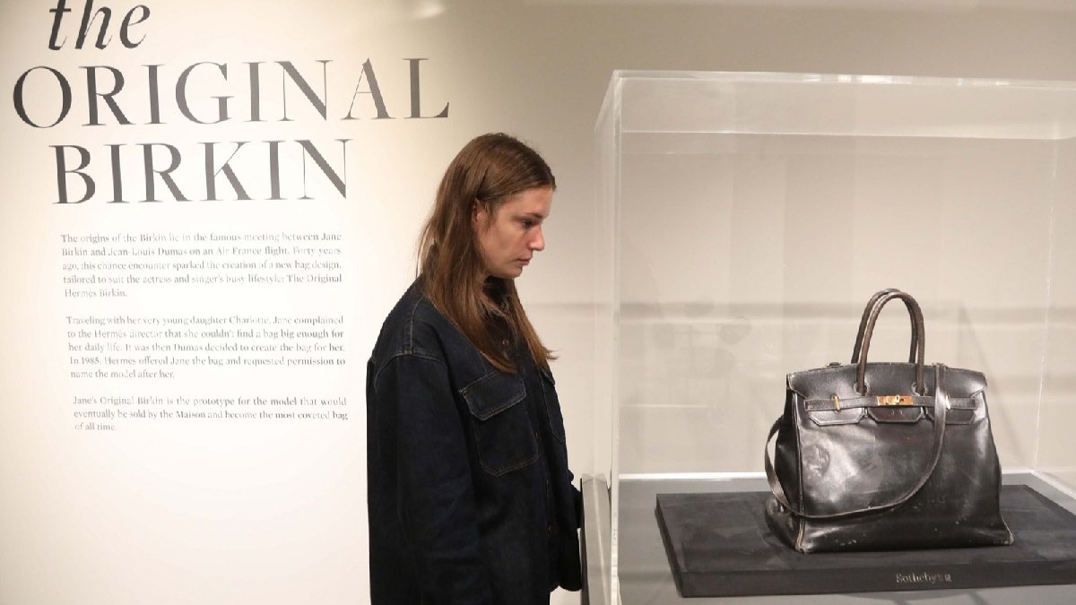 Moda tarihinin simgesi! Fiyatı dudak uçuklatıyor: Tam 400 milyon TL’lik fiyatıyla yeni alıcısını buldu