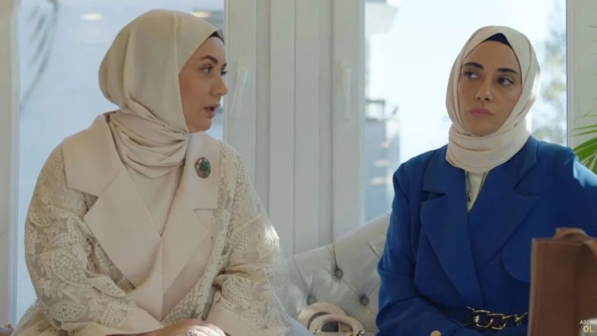 Kızılcık Şerbeti'nin unutulmaz anne-kızı Pembe ve Nursema tiyatro sahnesinde buluştu! İşte yeni oyunları "Dip Dibe"