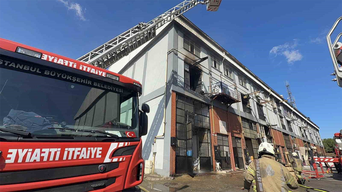 Başakşehir'de sanayi sitesinde yangın! Çok sayıda itfaiye ekibi sevk edildi