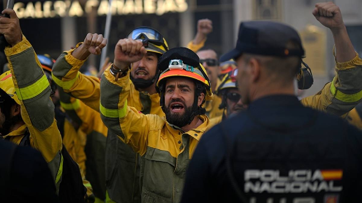 İspanya’da itfaiyecilerin erken emekliliğine onay: Bir meslek grubuna karşı borcumuzu ödedik