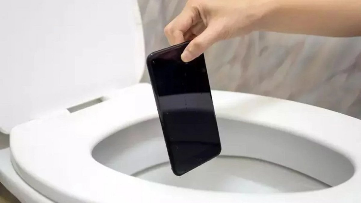 Milyonların yaptığı o alışkanlık için uzmanlar uyardı! Tuvalette telefon kullanımı basur riskini artırıyor