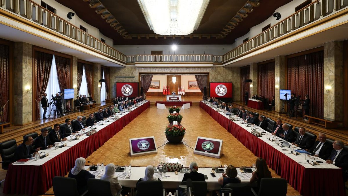 Süreç komisyonu bugün toplanıyor: Akademisyenler dinlenecek