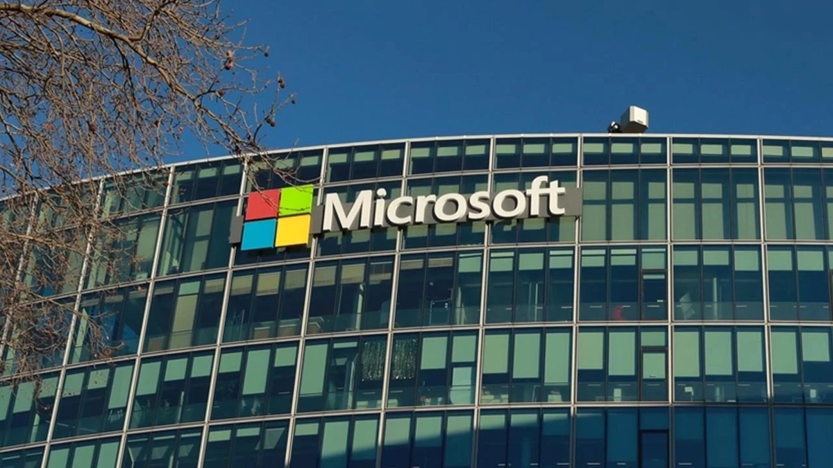 Microsoft'tan İngiltere'ye 30 milyar dolarlık yapay zeka yatırımı